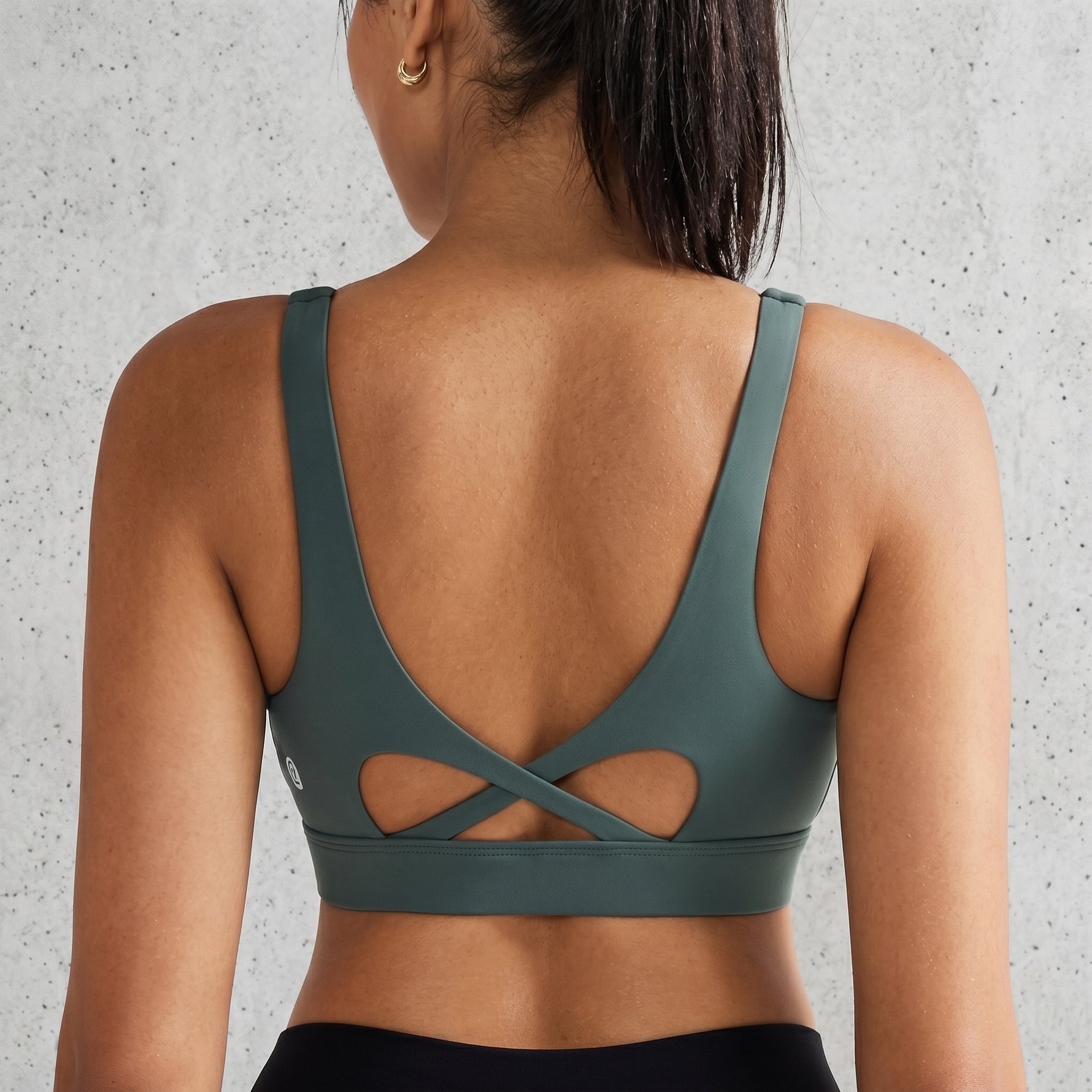 Removable pad sports bra